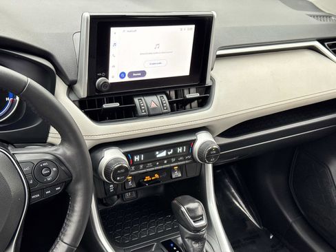 Used 2023 Toyota RAV4 XLE Premium image 3