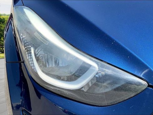 Used 2015 Hyundai Elantra SE FWD image 28
