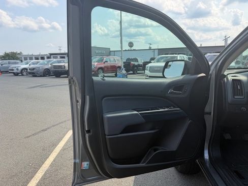 Used 2022 Chevrolet Colorado Z71 w/ Trail Boss Package AWD/4WD image 12