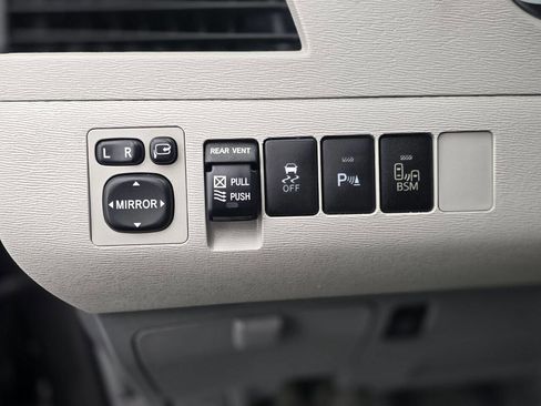 Used 2014 Toyota Sienna Limited image 20