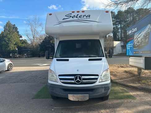 Used 2011 Mercedes-Benz Sprinter 3500 image 2