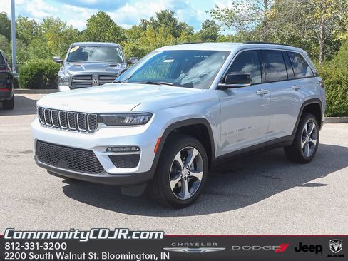 New 2025 Jeep Grand Cherokee Limited AWD/4WD image 2
