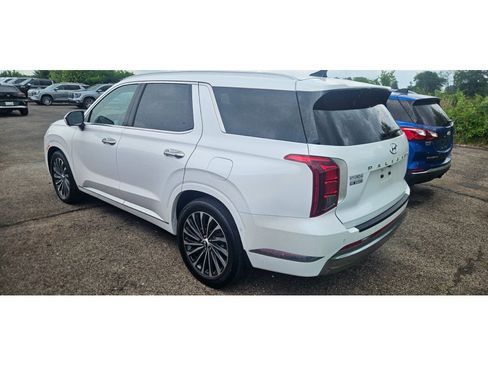 Used 2025 Hyundai Palisade Calligraphy FWD image 3