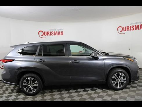 Used 2023 Toyota Highlander XLE FWD image 9
