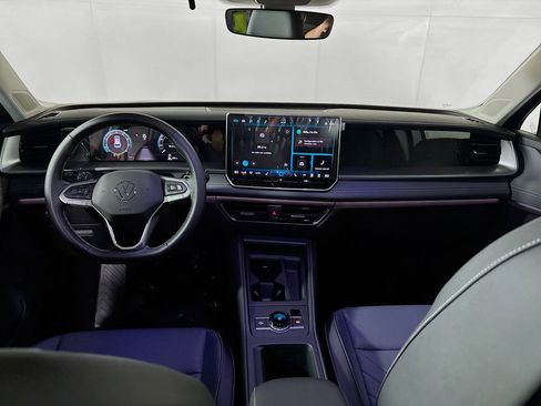 New 2025 Volkswagen Tiguan SE image 12