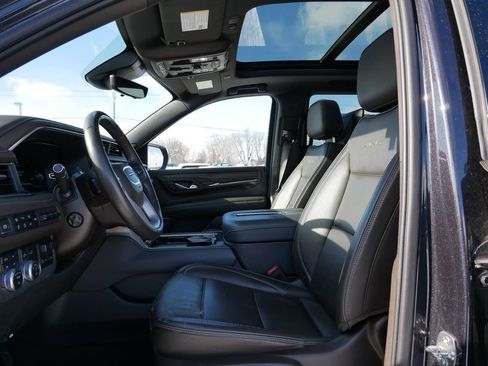Used 2024 GMC Yukon Denali w/ Denali Reserve Package image 11