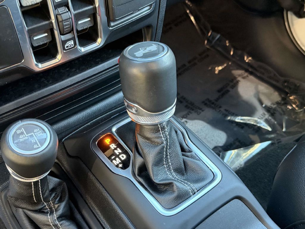 Used 2023 Jeep Wrangler Unlimited Sahara w/ Cold Weather Group AWD/4WD image 19