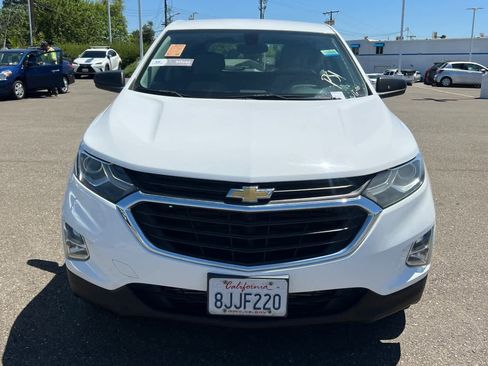 Used 2019 Chevrolet Equinox LS FWD image 2