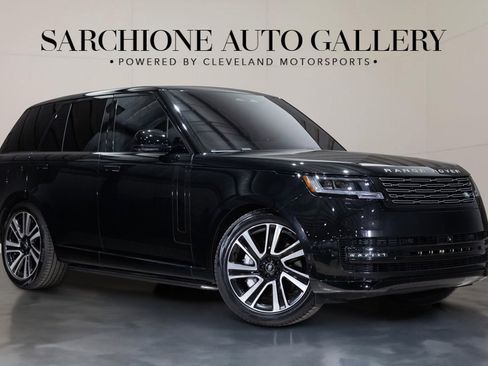 Used 2023 Land Rover Range Rover SE image 1