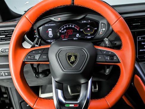 Used 2022 Lamborghini Urus AWD/4WD image 24