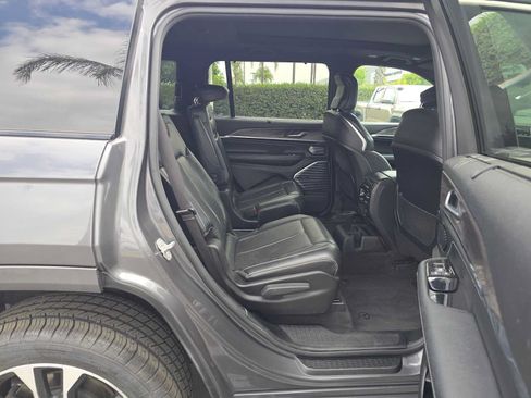 Used 2021 Jeep Grand Cherokee L Overland w/ Luxury Tech Group IV AWD/4WD image 12