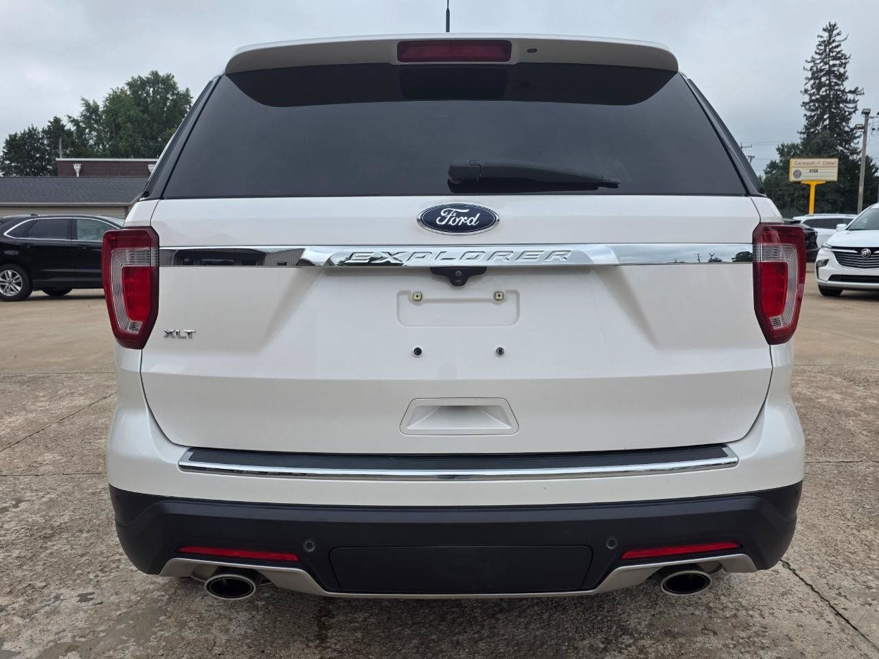 Used 2018 Ford Explorer XLT w/ Equipment Group 201A FWD image 17