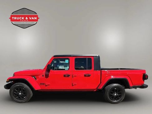 Used 2023 Jeep Gladiator Sport AWD/4WD image 2