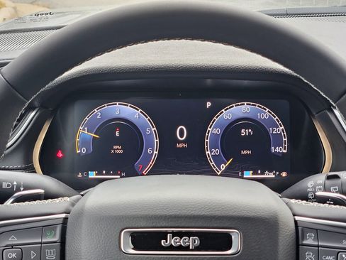 New 2025 Jeep Grand Cherokee Laredo image 15