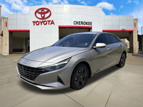 Used 2022 Hyundai Elantra SEL FWD image 1