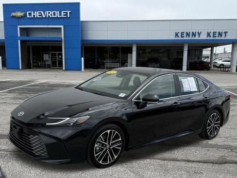 Used 2025 Toyota Camry XLE FWD image 28
