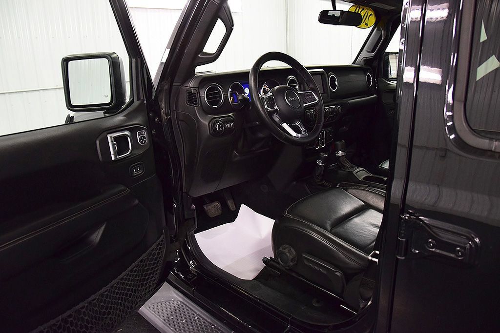 Used 2020 Jeep Gladiator Overland w/ Cold Weather Group AWD/4WD image 15