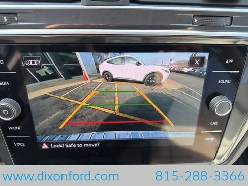 Used 2024 Volkswagen Tiguan SE image 10