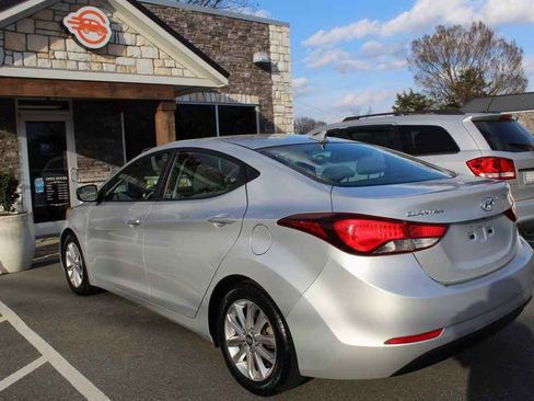 Used 2015 Hyundai Elantra SE w/ Option Group 02 image 8