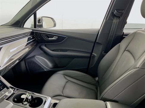 Used 2025 Audi Q7 3.0T Premium Plus image 25