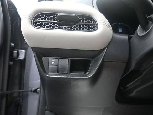 Certified 2025 Honda HR-V LX image 12