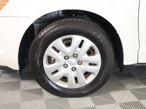 Used 2018 Dodge Journey SE image 16