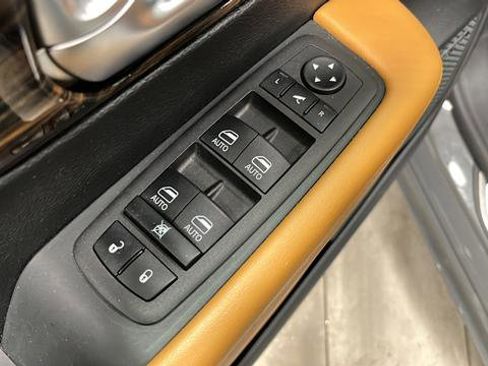 Used 2023 Chrysler Pacifica Pinnacle FWD image 21