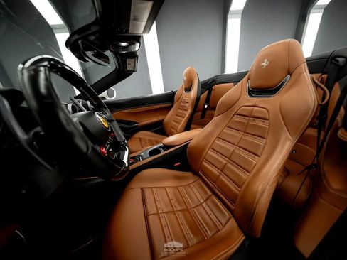 Used 2020 Ferrari Portofino RWD image 26