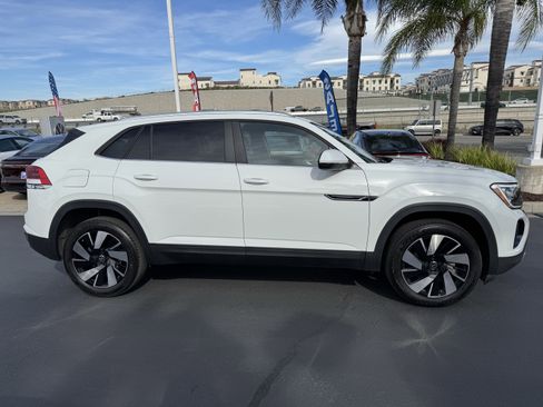 Used 2024 Volkswagen Atlas Cross Sport SE image 11