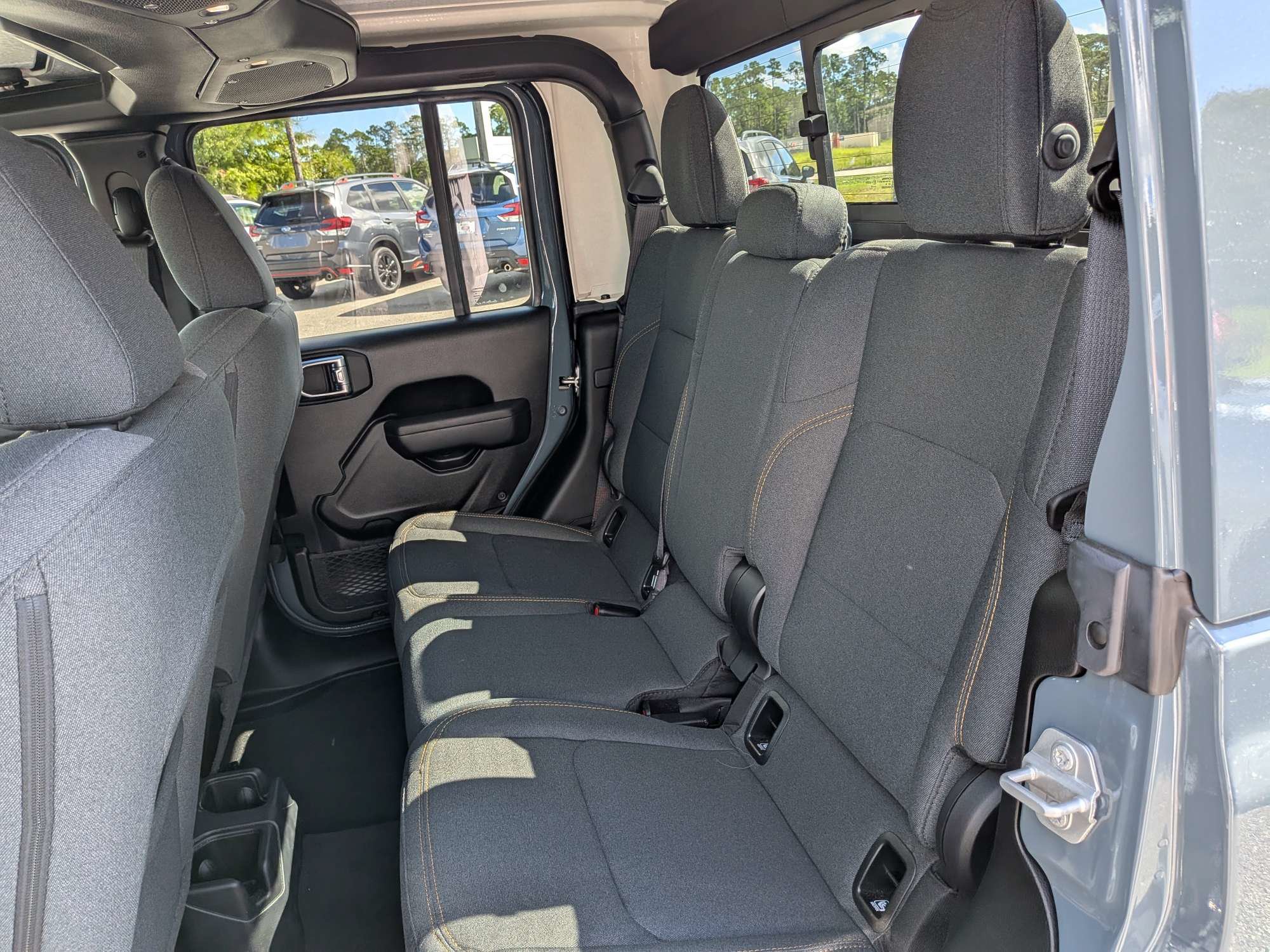 Used 2025 Jeep Gladiator Sport AWD/4WD image 14