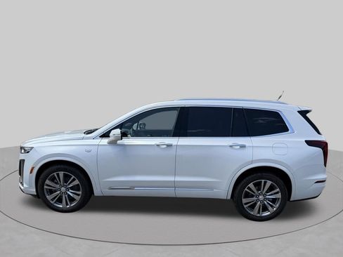 Used 2025 Cadillac XT6 Premium Luxury FWD image 9