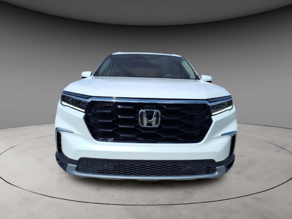 Used 2025 Honda Pilot Touring image 8