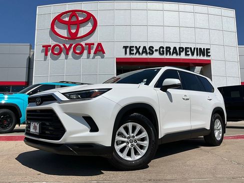 Used 2024 Toyota Grand Highlander XLE image 2