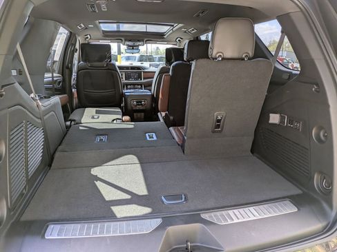 Certified 2023 GMC Yukon Denali Ultimate AWD/4WD image 36
