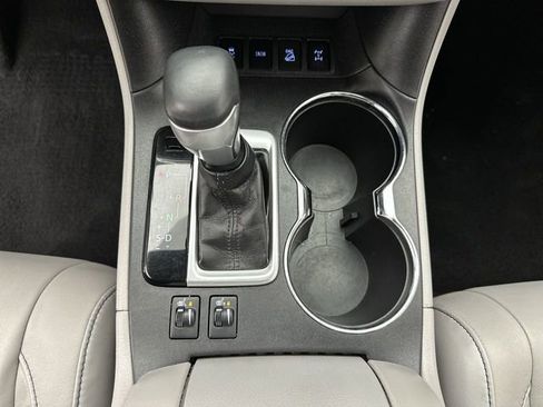 Used 2017 Toyota Highlander XLE image 22