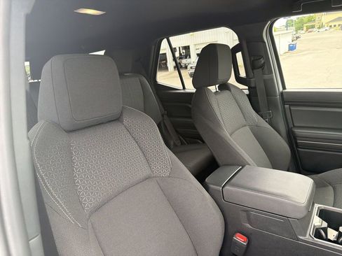 Certified 2025 Toyota 4Runner SR5 AWD/4WD image 37