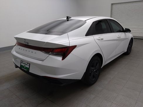 Used 2022 Hyundai Elantra SEL w/ Convenience Package FWD image 9
