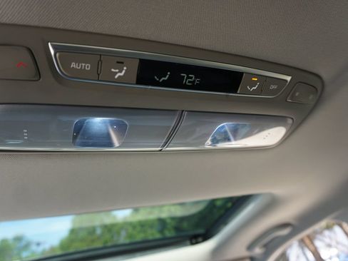 Used 2024 Kia Telluride S w/ S Sunroof Package FWD image 17