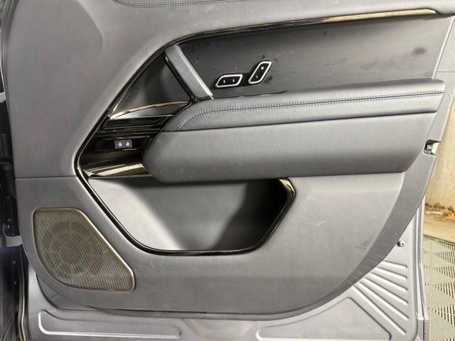 Certified 2023 Land Rover Range Rover SV AWD/4WD image 32