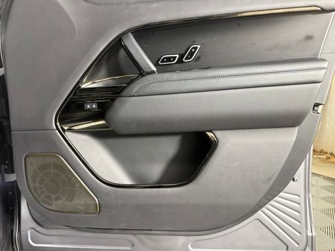 Used 2023 Land Rover Range Rover SV AWD/4WD image 32