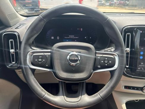 Used 2024 Volvo XC40 B5 Plus AWD/4WD image 17