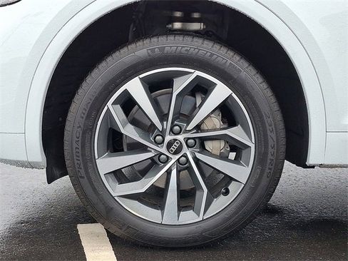 Used 2023 Audi Q5 2.0T Premium w/ Convenience Package image 8