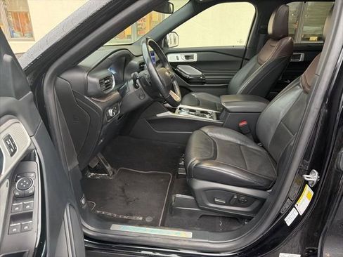 Used 2021 Ford Explorer Platinum w/ Equipment Group 601A image 16