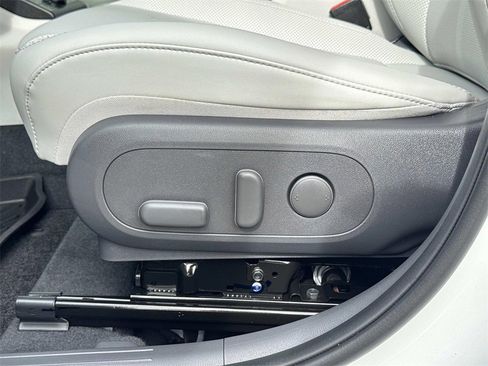 Used 2024 Hyundai Kona Limited image 22