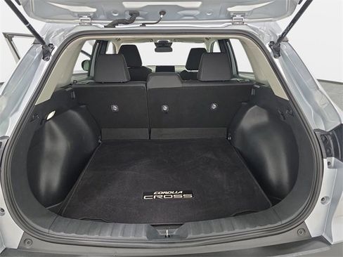 Certified 2024 Toyota Corolla Cross LE image 31
