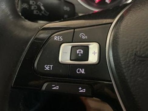 Used 2018 Volkswagen Atlas SE AWD/4WD image 18
