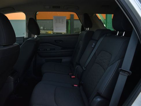 Used 2025 Nissan Pathfinder SV AWD/4WD image 17