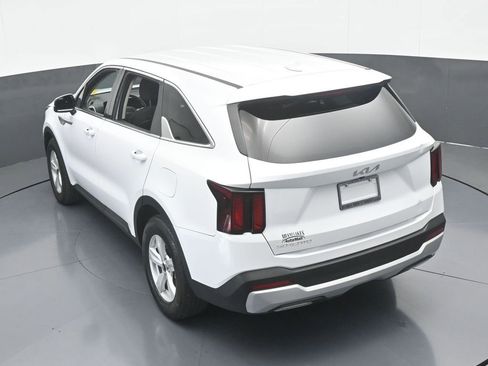 Used 2024 Kia Sorento LX image 48