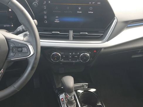 Certified 2024 Chevrolet Trax LT w/ Sunroof Package FWD image 13