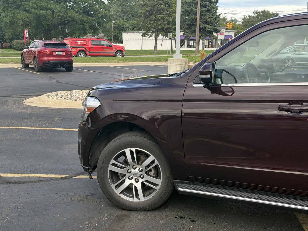 Used 2023 Ford Expedition XLT AWD/4WD image 8